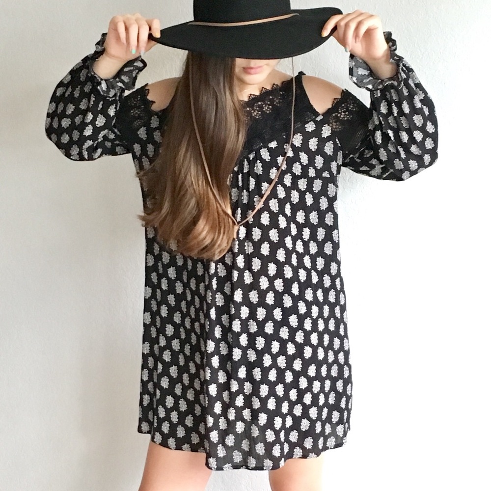 Printed Cold Shoulder Shift Dress